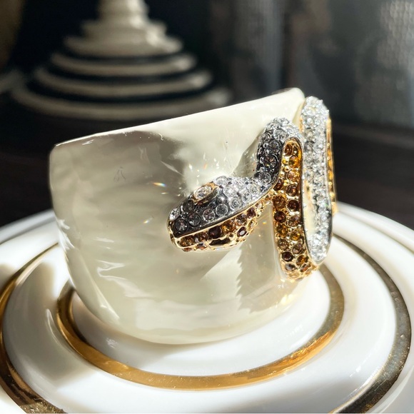 STUNNING😍 KJL Cuff Bracelet w Crystal Covered Serpent - Picture 4 of 7